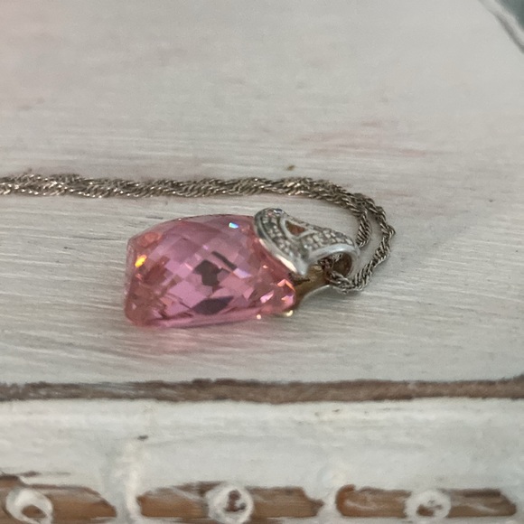 Pink ice pendant on silver chain - Picture 4 of 9
